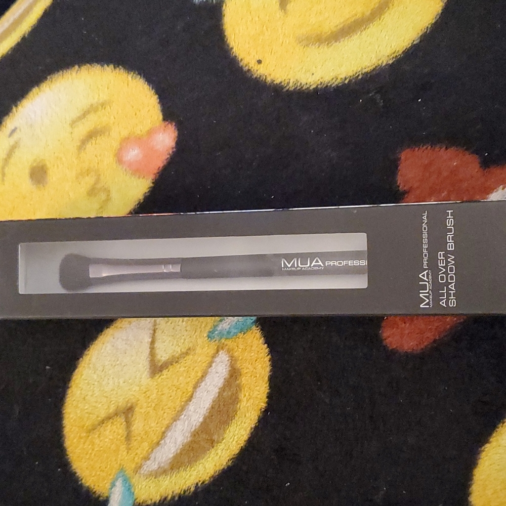 MUA Professional All Over Shadow Brush Makeup Brush